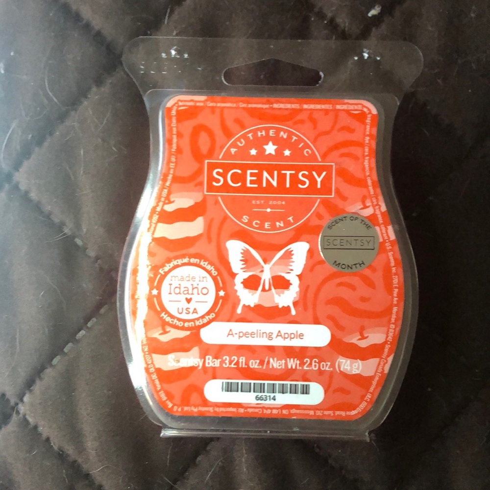 Brand new Scentsy wax bar A-peeling Apple